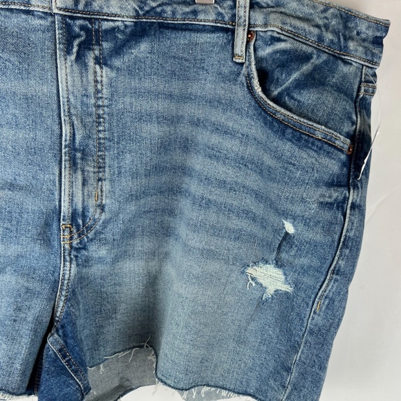NWT: old navy High-Waisted O.G. Straight Ripped Cut-Off Jean Shorts $40 (26) - Picture 4 of 13
